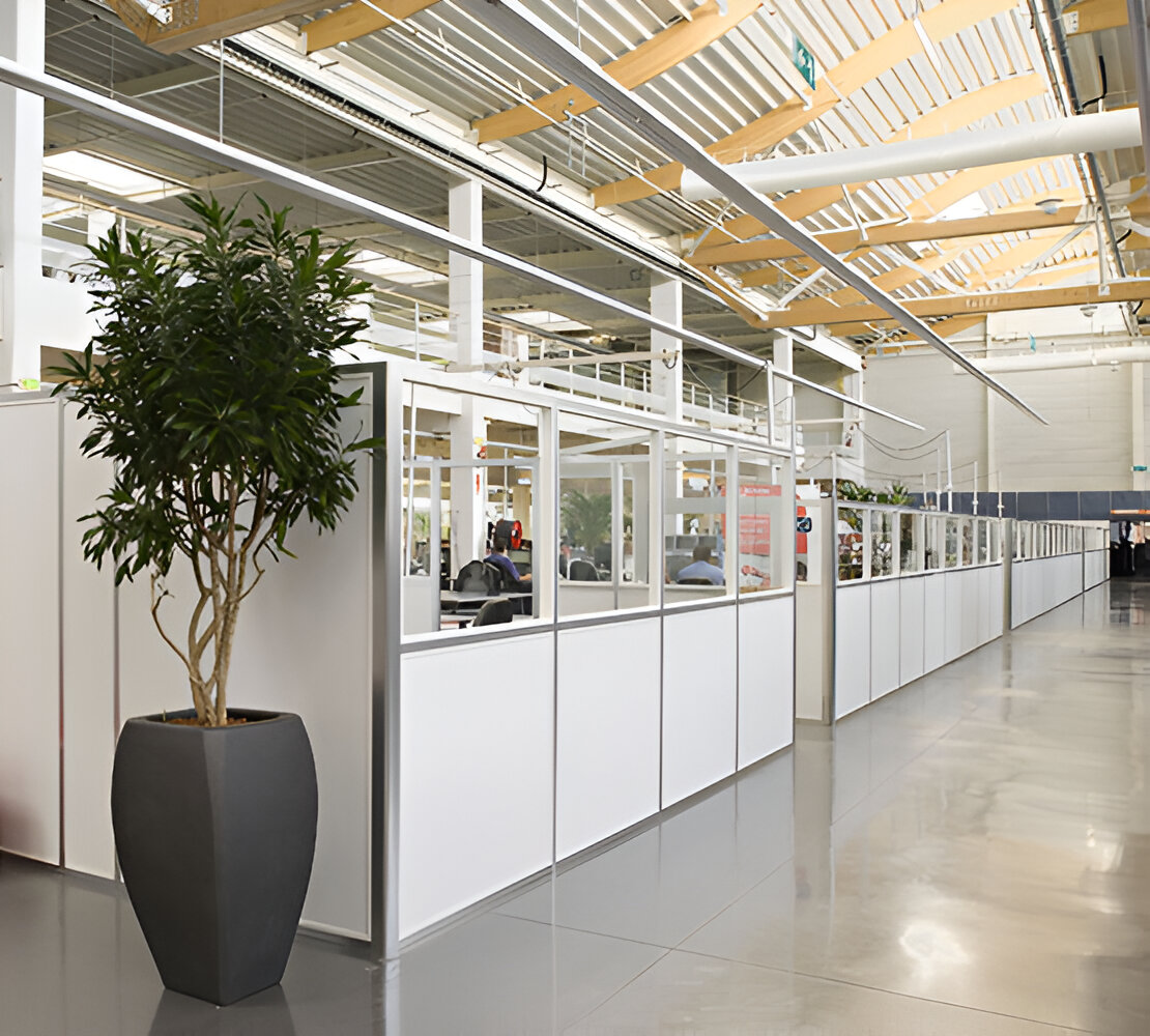 cloisons-hoyez-H5-basse-cloison-semi-vitre-blanche-amenagement-amenagement-salle-de-sport-magasin-1